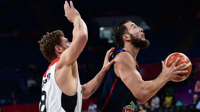Un dunk rageur de Lauvergne et un show de Fournier n'ont pas suffi : la défaite des Bleus en vidéo