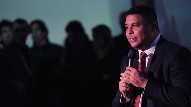 Ronaldo, hospitalisé pour une pneumonie, se veut rassurant