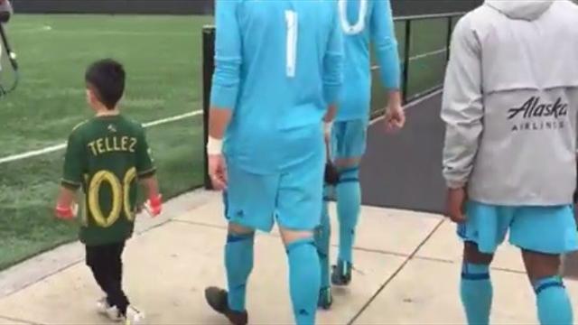 Клуб MLS подписал контракт со смертельно больным пятилетним фанатом