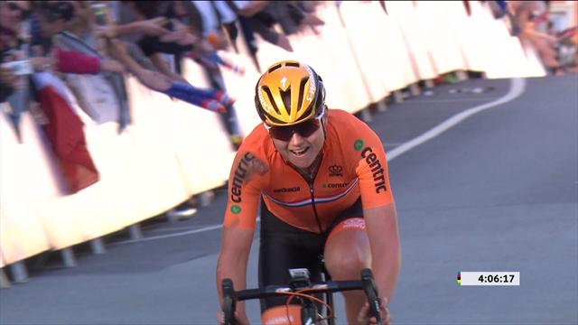 Blaak recovers from crash to win women's road race world title Blaak recovers from crash to win women's road race world title