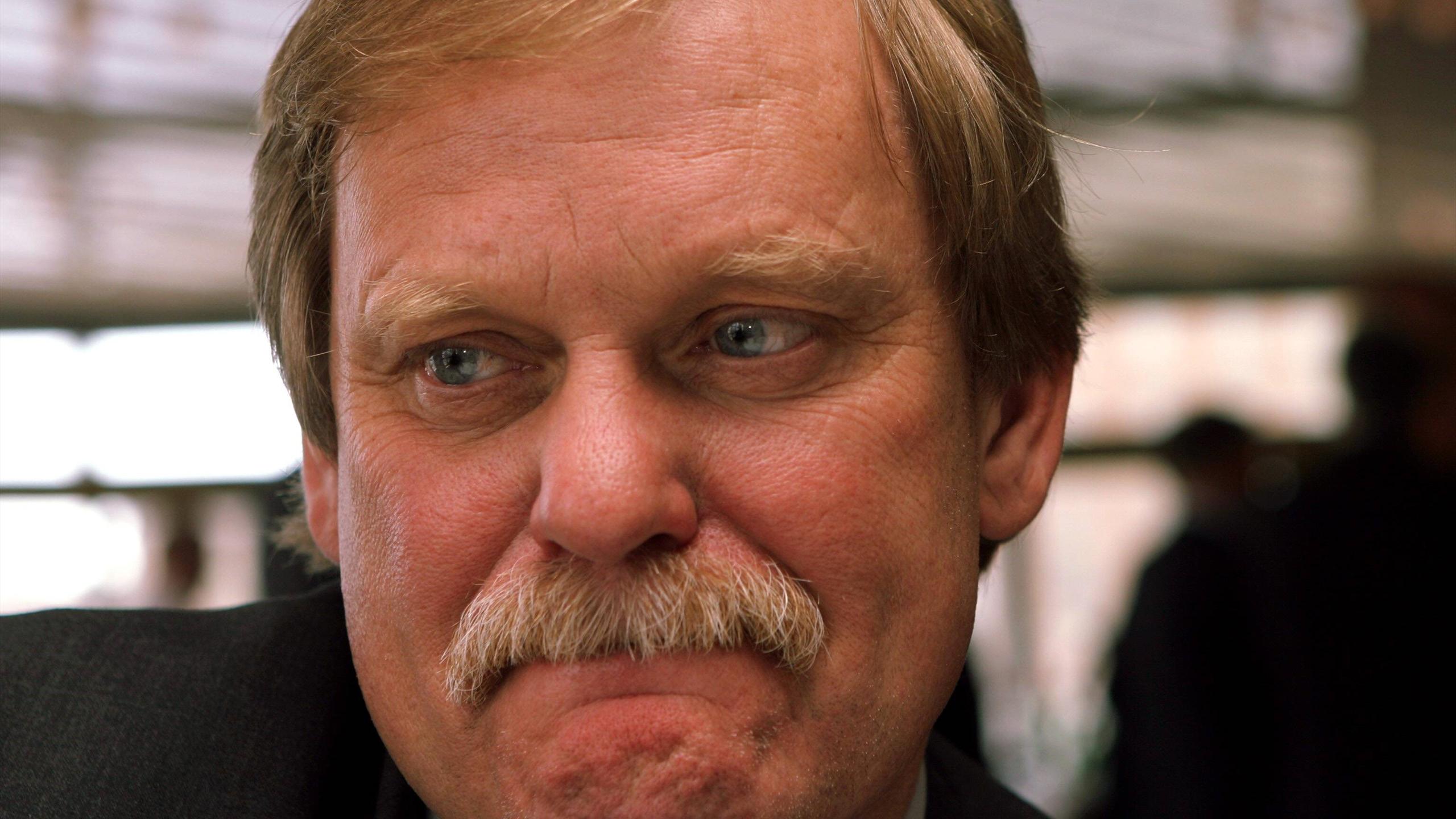 ExFCKTorwart Hellström über den Fall Eigendorf Stasi beschattete