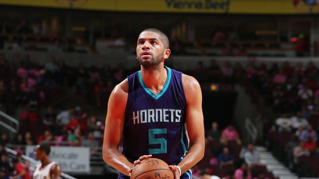 Charlotte: Batum de nouveau touché au coude gauche