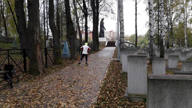 Пермские лыжники тренируются на кладбище и у крематория из-за разбитых трасс