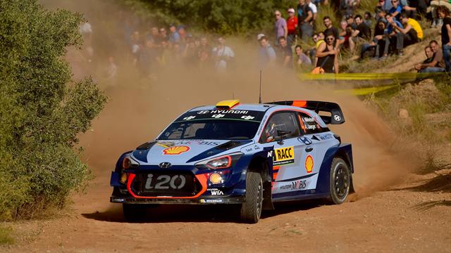 Mikkelsen démarre en fanfare, Ogier distance Neuville