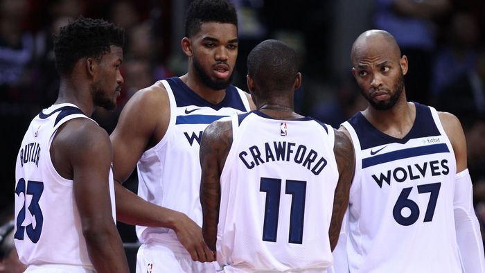 De gauche à droite : Jimmy Butler, Karl-Anthony Towns, Jamal Crawford et Taj Gibson (Minnesota Timberwolves)