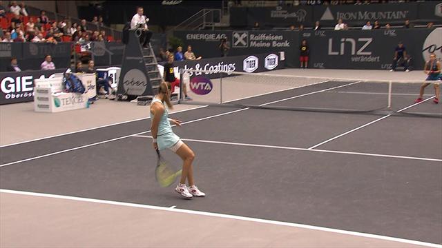 Des coups magnifiques, une belle bataille : le point superbe entre Rybarikova et Strycova Des coups magnifiques, une belle bataille : le point superbe entre Rybarikova et Strycova