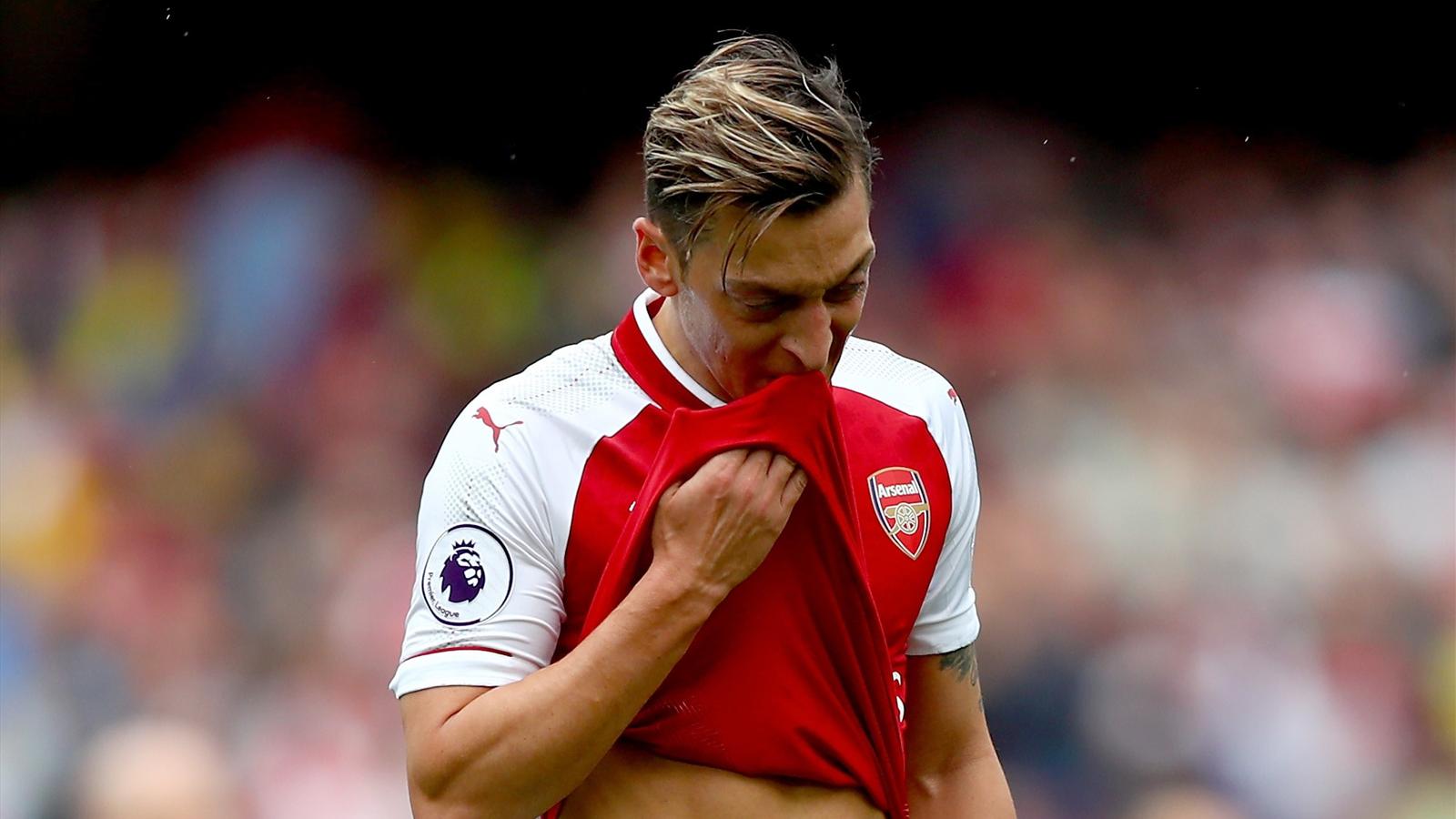 Mesut Ozil Ill For Burnley Clash As Alexandre Lacazette Leads Arsenal Line Eurosport