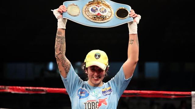 La uruguaya Chris Namús retiene el título mundial Superwelter