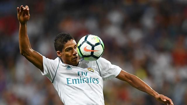 Alarma Varane: Se retira lesionado y podría perderse el partido contra el Sevilla y el Clásico