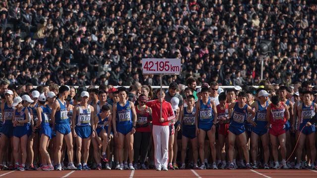 40,7km, drapeau US et voiture-balai : voici l'improbable et impitoyable marathon de Pyongyang 40,7km, drapeau US et voiture-balai : voici l'improbable et impitoyable marathon de Pyongyang