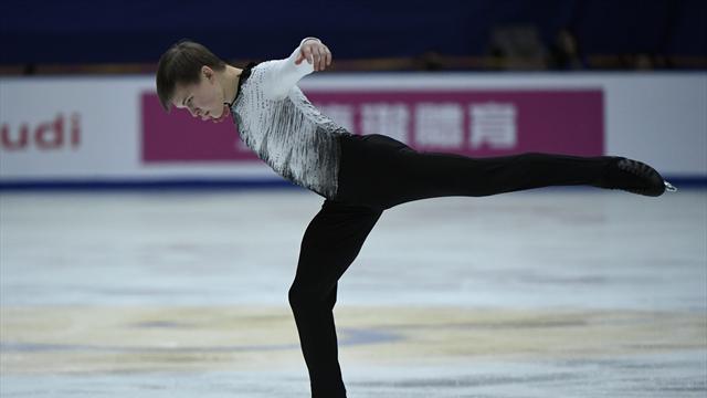 Russian Kolyada dazzles to lead in China