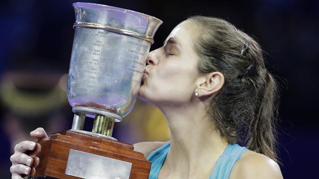 Goerges rallies past Vandeweghe to lift WTA Elite Trophy
