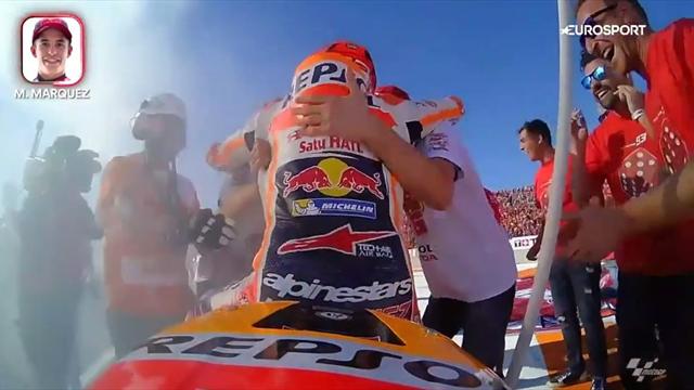 Party onboard: So feiert Márquez seinen Weltmeistertitel Party onboard: So feiert Márquez seinen Weltmeistertitel
