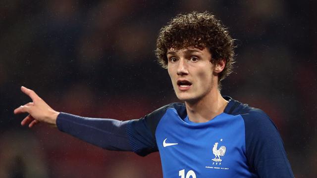 Lizarazu : "Pavard et Hernandez méritent d'être titulaires" Lizarazu : "Pavard et Hernandez méritent d'être titulaires"