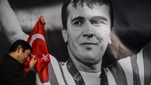 Communisme, exil, Hercule, gloire et politique : Vies et mort de Naim Suleymanoglu