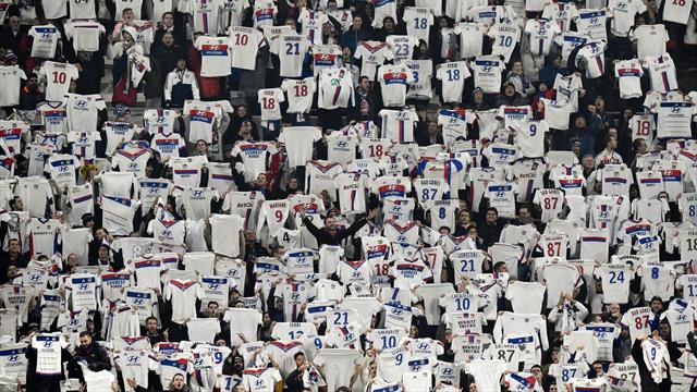 Quand le Groupama Stadium imite la célébration de Fekir