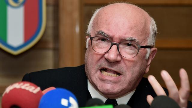 « J’aurais dû virer Ventura à la mi-temps d’Italie-Suède! » : Les propos surréalistes de Tavecchio