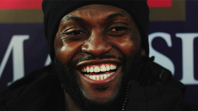 Adebayor accueilli comme une rock star au Paraguay