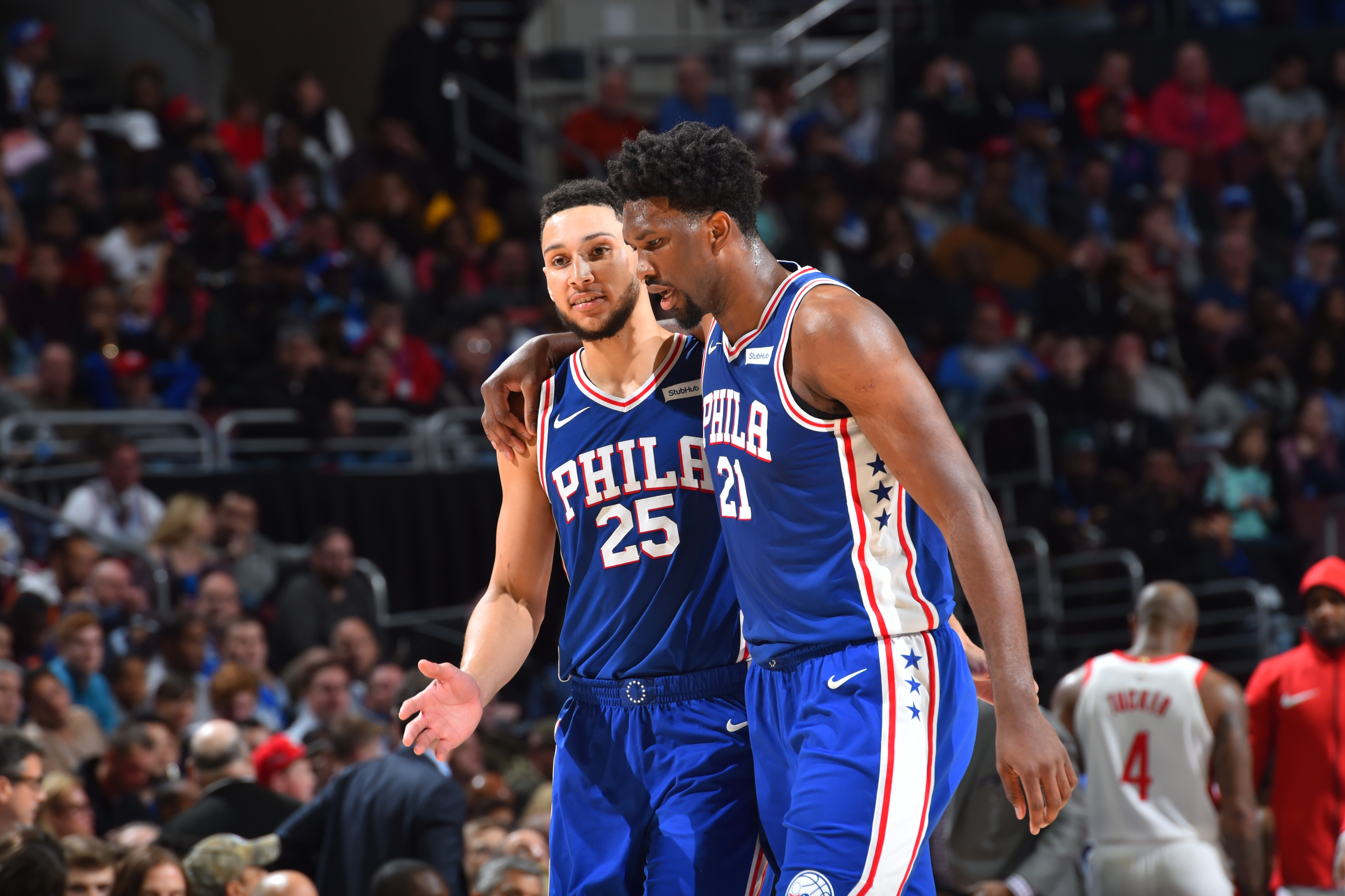 Ben Simmons ve Joel Embiid 