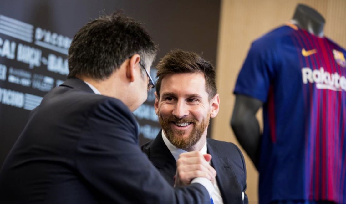 Leo Messi and Josep Maria Bartomeu (FC Barcelona)