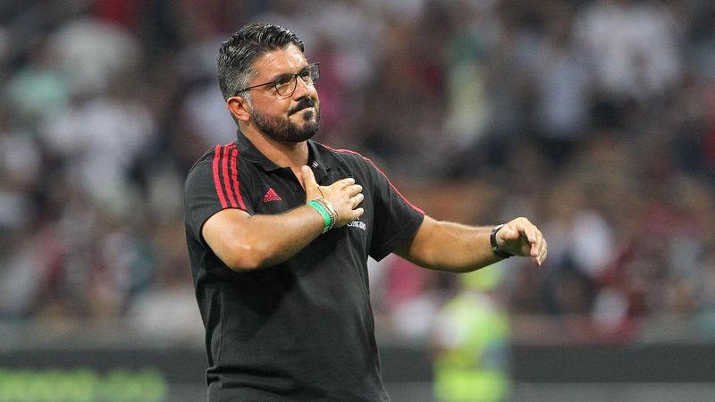 AC Milan juvenile coach Gennaro Gattuso salute the crowd during the Serie A match between AC Milan and Cagliari Calcio at Stadio Giuseppe Meazza on August 27, 2017 in Milan, Italy