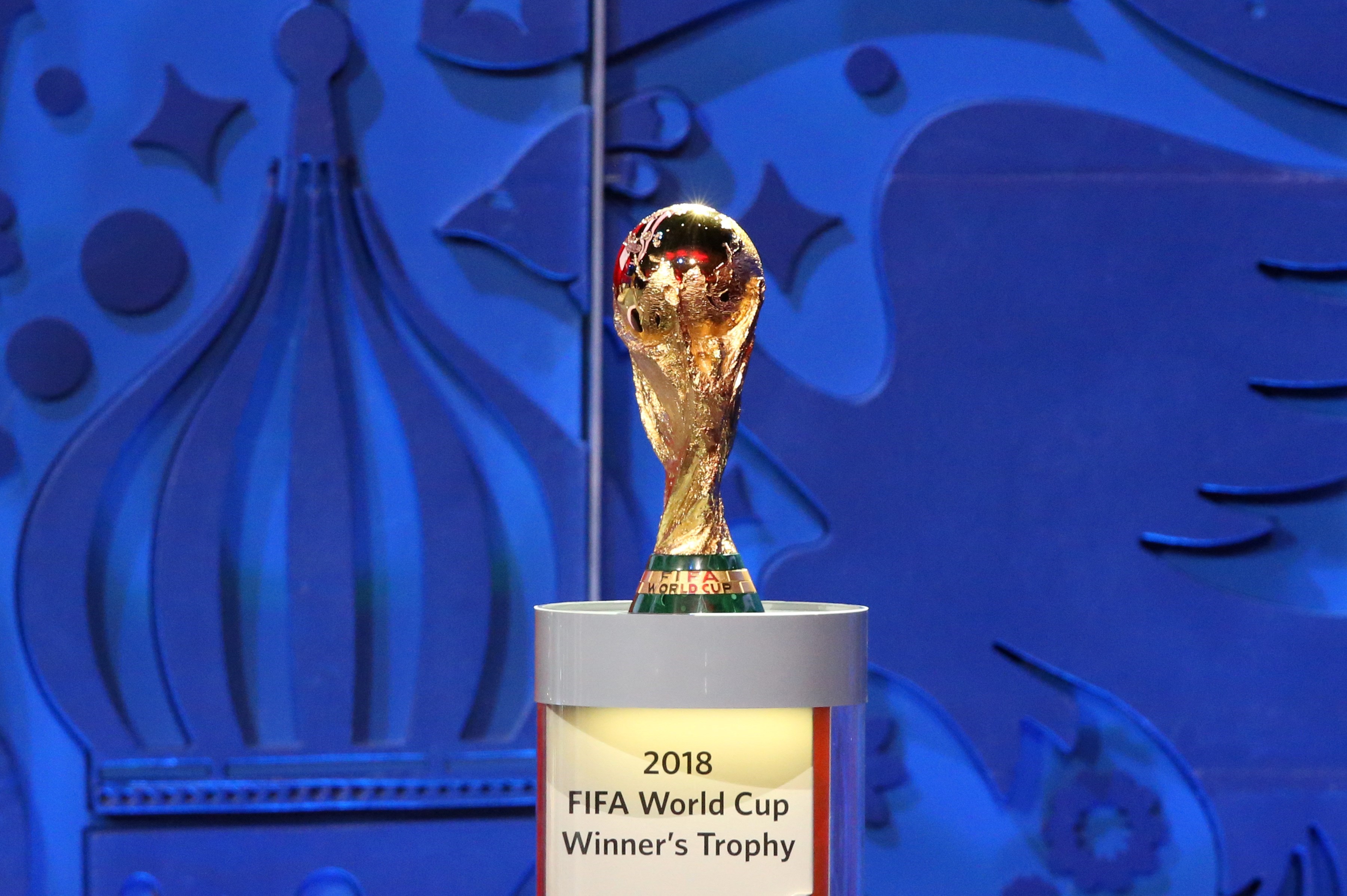 Le trophée de la Coupe du Monde lors du tirage au sort