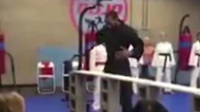 Kawhi Leonard demuestra sus dotes de karateka justo antes de su regreso Kawhi Leonard demuestra sus dotes de karateka justo antes de su regreso