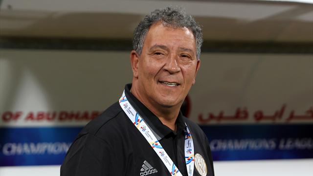 "Nous avons besoin de trois bus" : l'entraîneur d'Al-Jazira appelle Mourinho à l'aide "Nous avons besoin de trois bus" : l'entraîneur d'Al-Jazira appelle Mourinho à l'aide