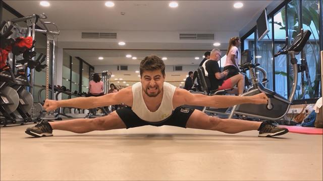 Wie einst Jean-Claude Van Damme: Peter Sagan beim Spagat Wie einst Jean-Claude Van Damme: Peter Sagan beim Spagat