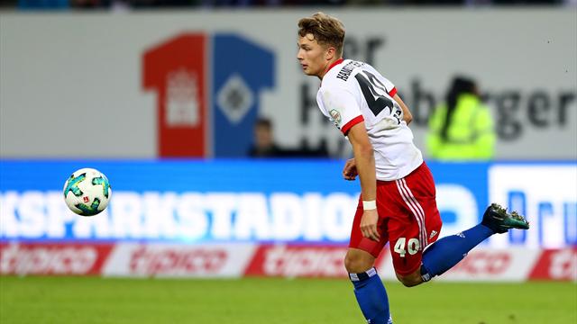 Götz sorgt sich um HSV-Juwel Arp: "Könnte zerbrechen" Götz sorgt sich um HSV-Juwel Arp: "Könnte zerbrechen"