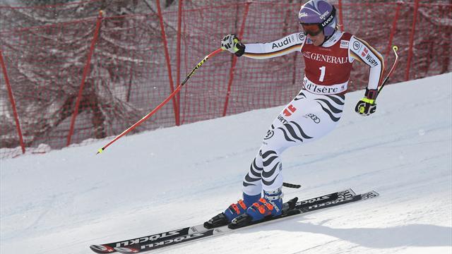 Rebensburg nach Sturz im Super-G unverletzt - Veith triumphiert