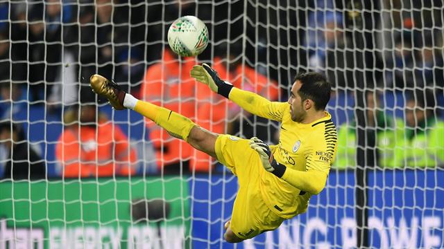 Bravo spedisce il Manchester City in semifinale: il portiere eroe ai rigori contro il Leicester