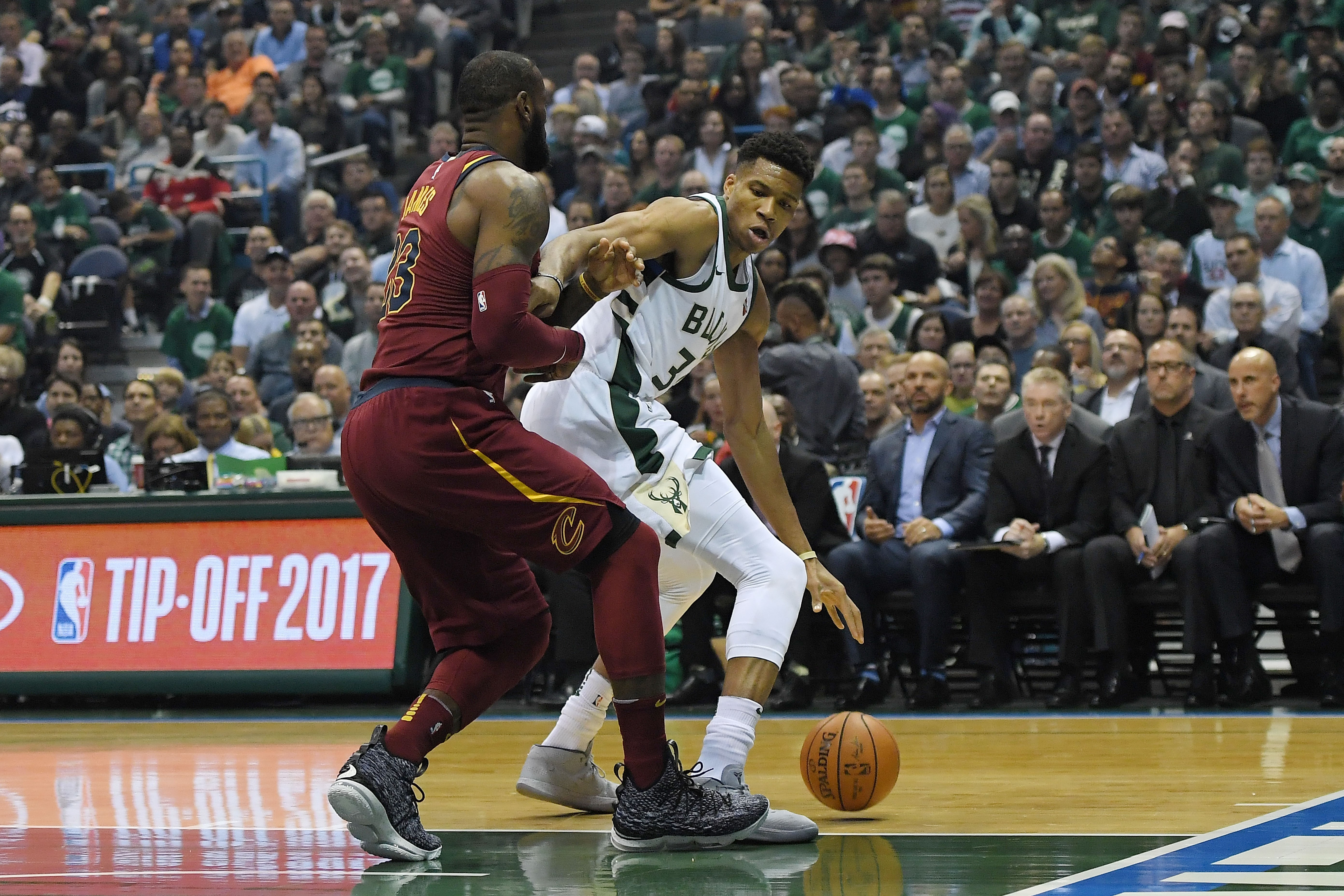 LeBron James ve Giannis Antetokounmpo 