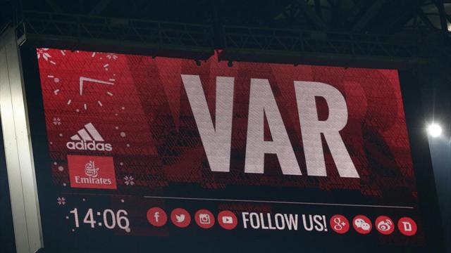 VAR al giro di boa: tutto quello che non sta funzionando nella sperimentazione