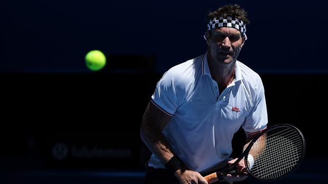 Et là, à 52 ans, Pat Cash remplace Sock au pied levé