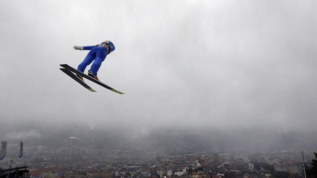 Kobayashi leads field in Four Hills qualification