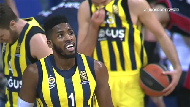 Il Fener vince il derby, il Khimki trita l'Olympiacos: il film del Day 19 di Eurolega Il Fener vince il derby, il Khimki trita l'Olympiacos: il film del Day 19 di Eurolega