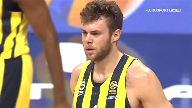 Fenerbahce sconfitto dall'Efes in semifinale di Eurolega, ma Nicolò Melli è l'ultimo a mollare Fenerbahce sconfitto dall'Efes in semifinale di Eurolega, ma Nicolò Melli è l'ultimo a mollare