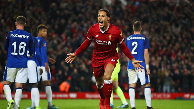 Van Dijk qualifie Liverpool pour ses débuts, United l’emporte au forceps
