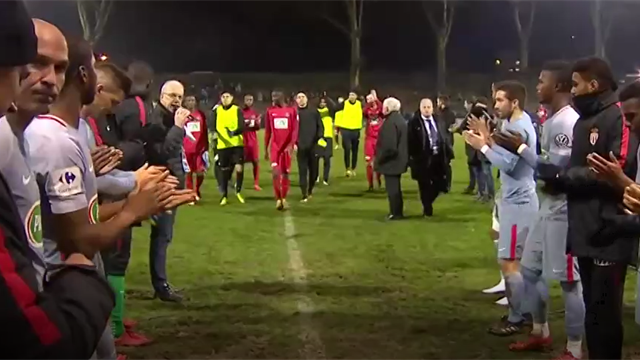 La belle image du jour : la haie d’honneur de Monaco aux amateurs d’Yzeure