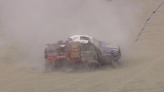 Un intento de remolque en el Dakar que salió desastrosamente mal Un intento de remolque en el Dakar que salió desastrosamente mal