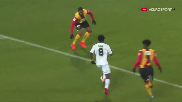 Avec réussite, Koné s’est baladé dans la défense lensoise : l’ouverture du score de Boulogne