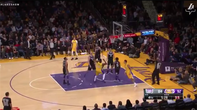 La giocata della notte: Lakers, lavoro di squadra al potere