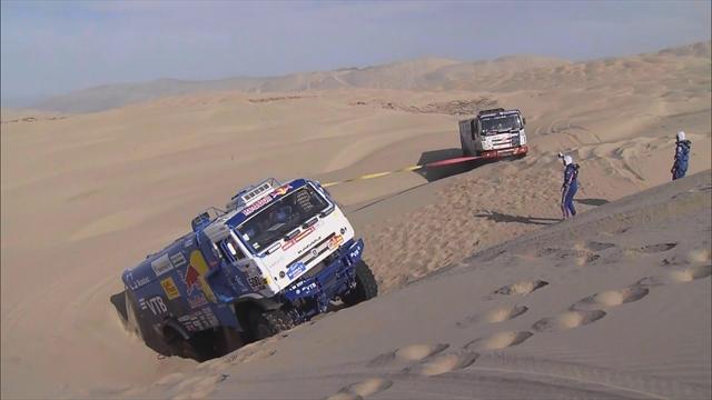 Truck stops to rescue half-buried rival as Dakar's special spirit shines through Truck stops to rescue half-buried rival as Dakar's special spirit shines through