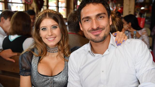 Witziger Kommentar: So äußert sich Hummels zum Bikini-Foto seiner Frau
