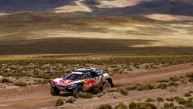 Sainz et Peterhansel assurent un doublé pour Peugeot : L'étape 6 Autos Sainz et Peterhansel assurent un doublé pour Peugeot : L'étape 6 Autos