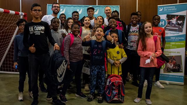 "J'en ai rêvé toute ma vie" : Quand Mbappé fait une surprise aux enfants hospitalisés de Bondy