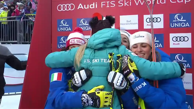 Lindsey Vonn, che sportività! La campionessa abbraccia le ragazze del podio tutto azzurro Lindsey Vonn, che sportività! La campionessa abbraccia le ragazze del podio tutto azzurro