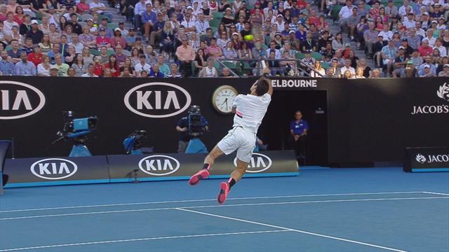 Agile et aérien, Federer a illuminé Melbourne avec cette sublime volée smashée Agile et aérien, Federer a illuminé Melbourne avec cette sublime volée smashée