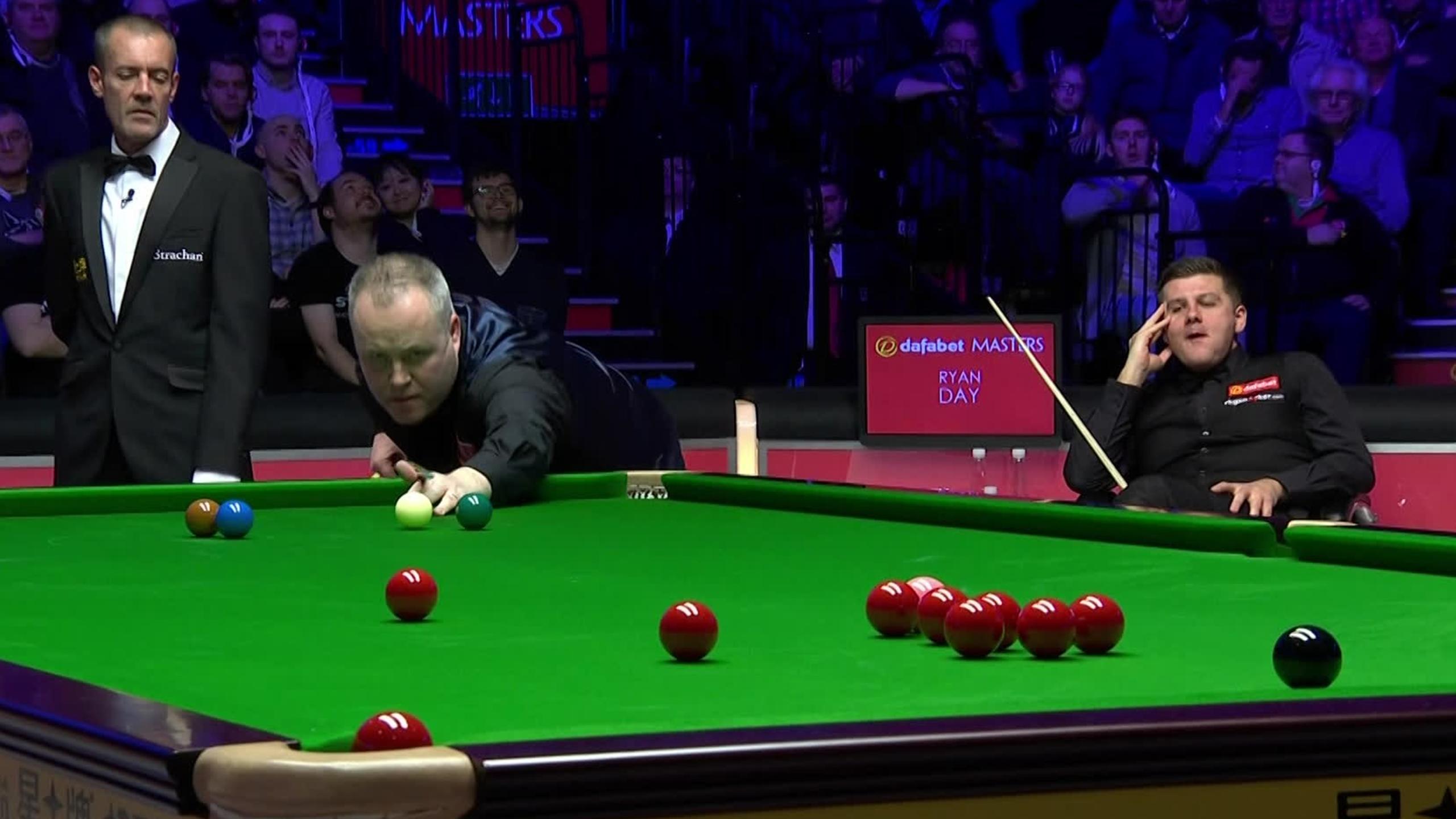 The Masters Kann man mal so machen John Higgins locht zwei Rote auf